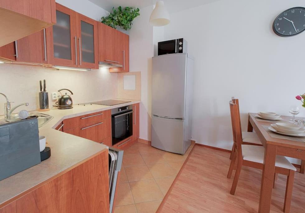 Apartman U Metra, 4 Hoste, Parking Free, Blizko O2 Arena Praha Bagian luar foto